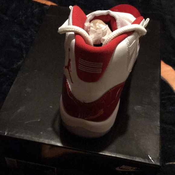 S🚫LD NIB MEN’S AIR JORDAN 11 CHERRY RED SIZE: 9 DROP DATE: 12/10/22 - Picture 4 of 15